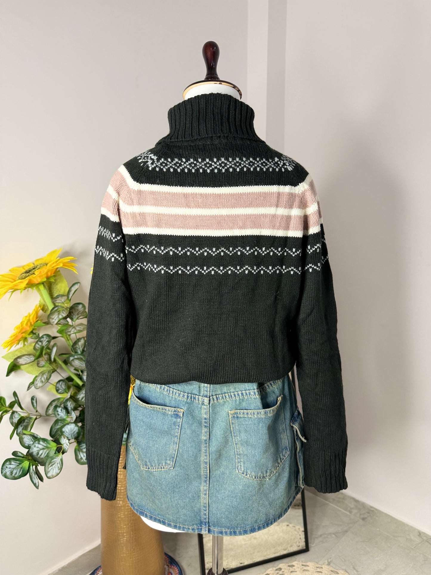 Black pink highneck sweater