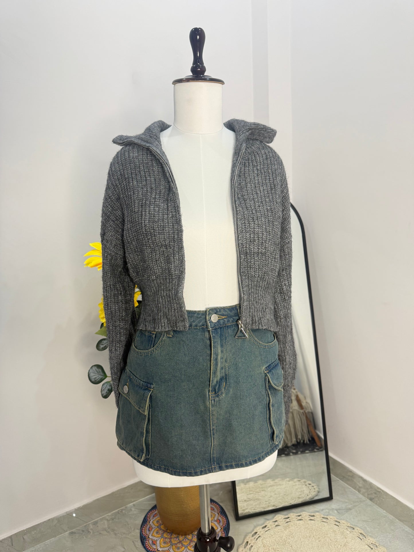 Grey zipper (size s-m)