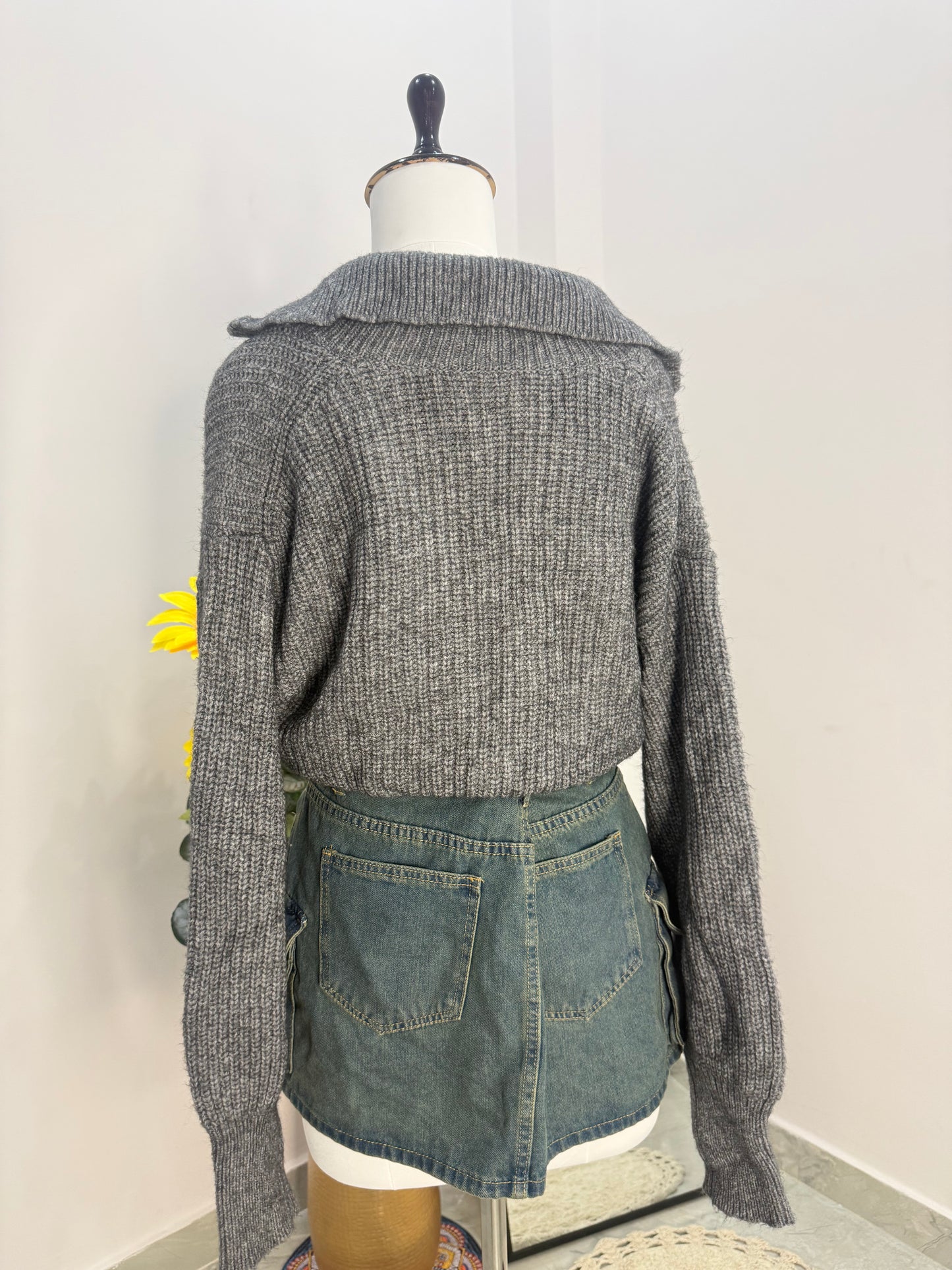 Grey zipper (size s-m)