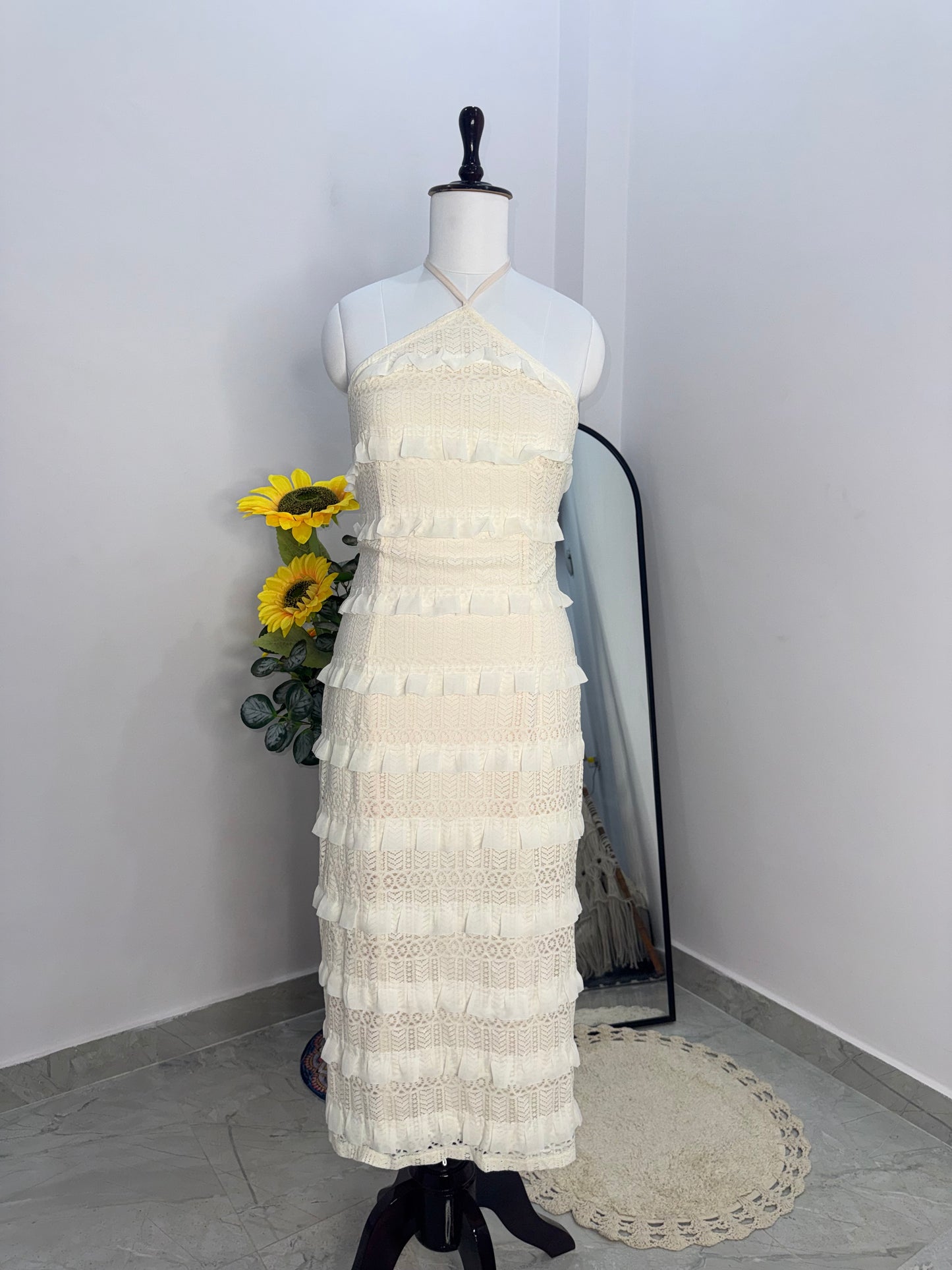 Beige maxi dress (size m)